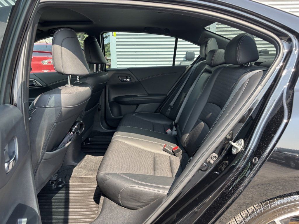 Honda Accord 2017 - Image 11